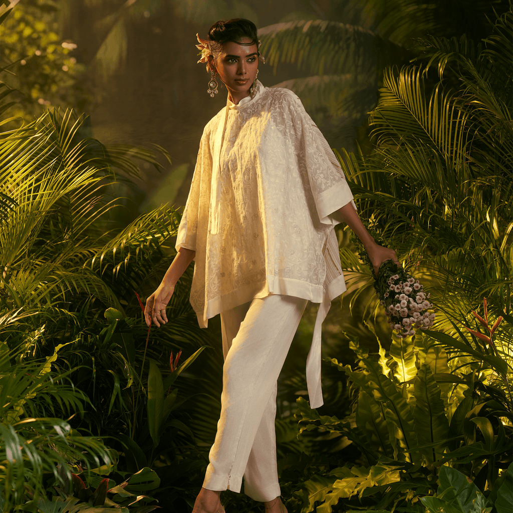 Elegant women's fusion fashion kaftan in ivory lace, perfect for Dubai occasions and summer events.
